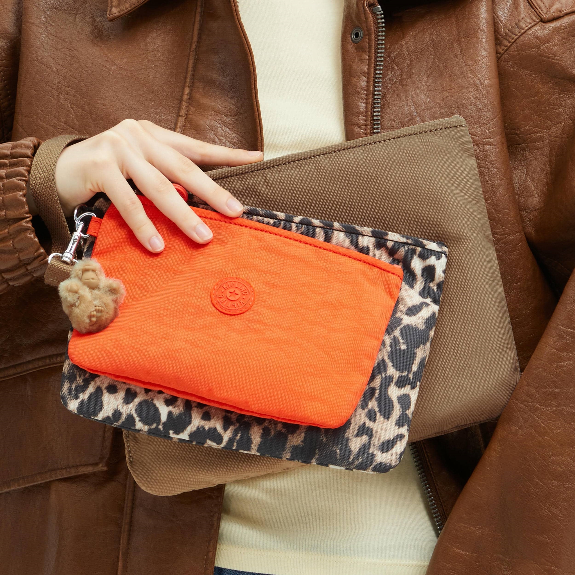 resm Iaka L Wristlet